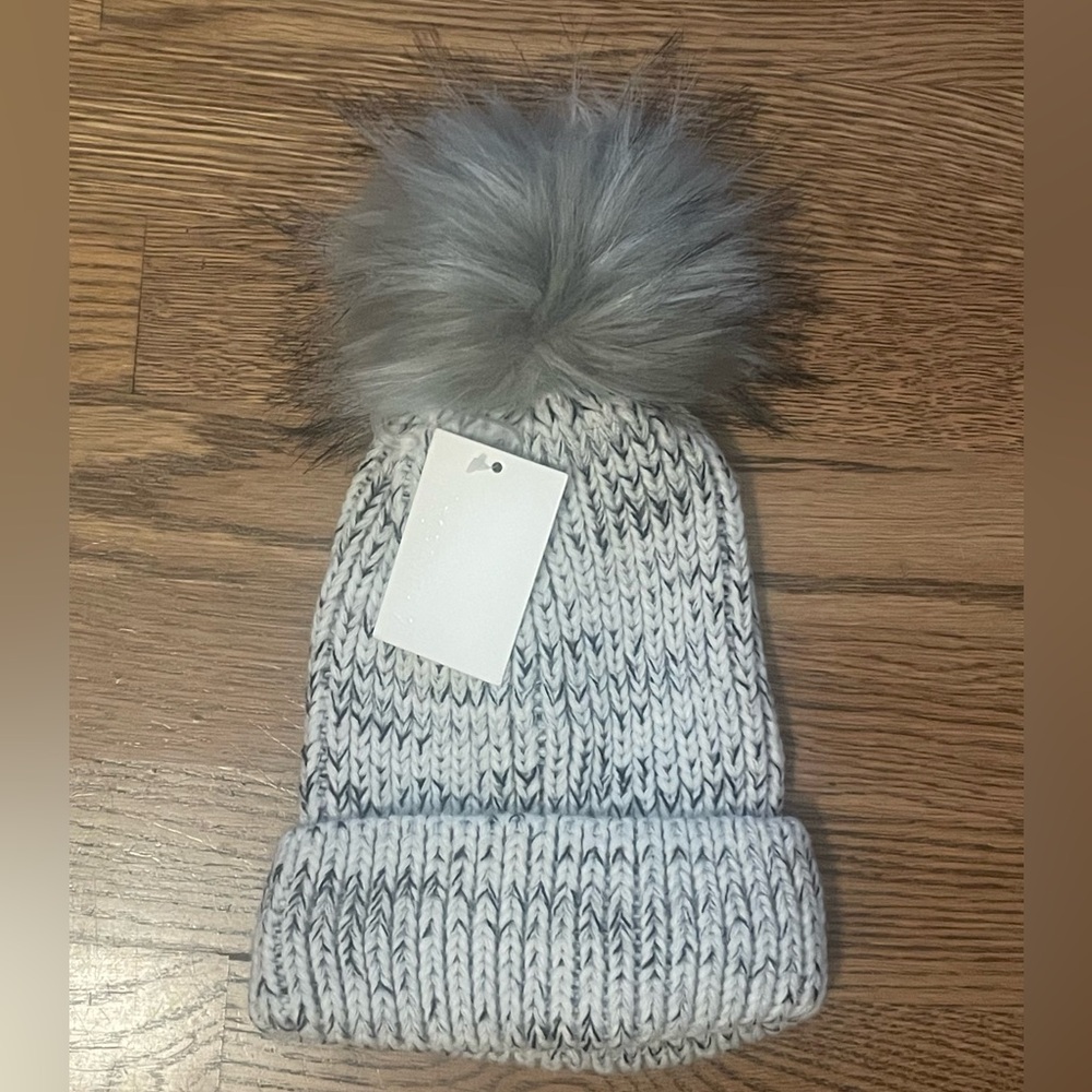 Forever 21 Knit beanie with Pom-Pom - Picture 3 of 6